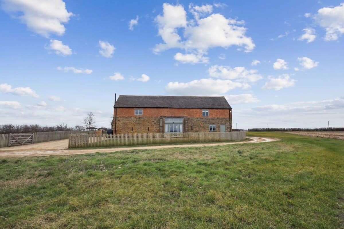 Villa Sophie'S Barn - Hot Tub Packages Available Market Harborough Exterior foto