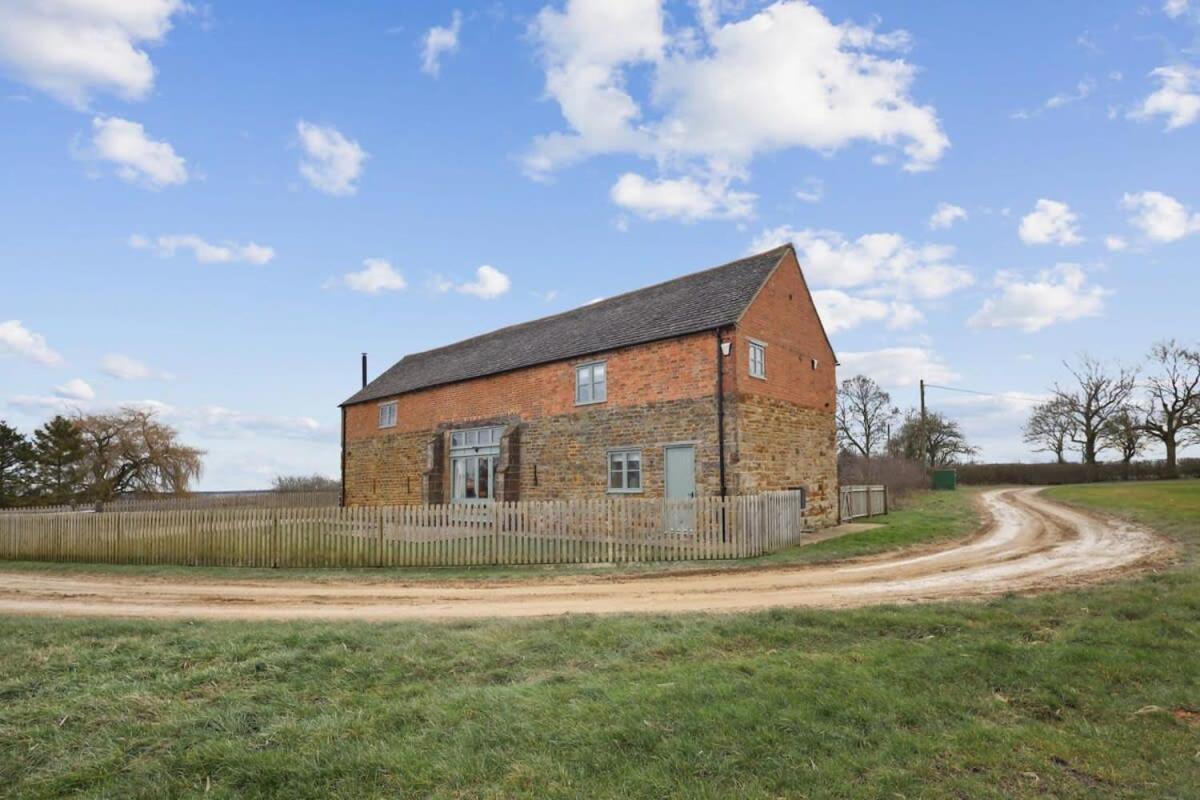 Villa Sophie'S Barn - Hot Tub Packages Available Market Harborough Exterior foto