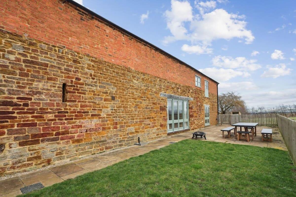 Villa Sophie'S Barn - Hot Tub Packages Available Market Harborough Exterior foto