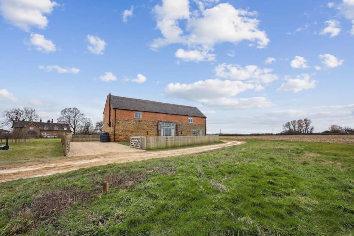 Villa Sophie'S Barn - Hot Tub Packages Available Market Harborough Exterior foto